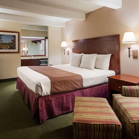 Best Western Montis Inn Saint Robert Exterior photo