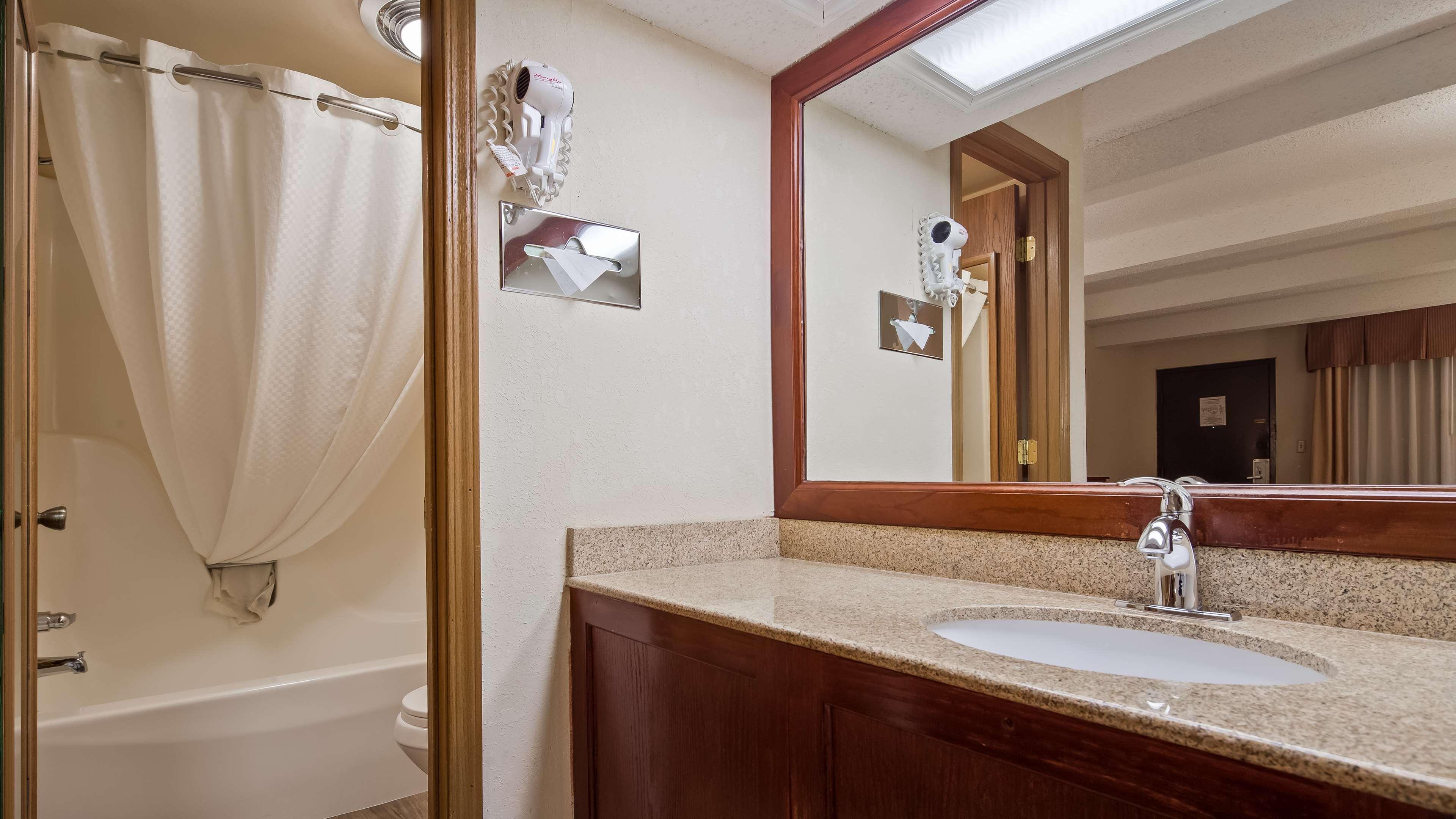Best Western Montis Inn Saint Robert Exterior photo