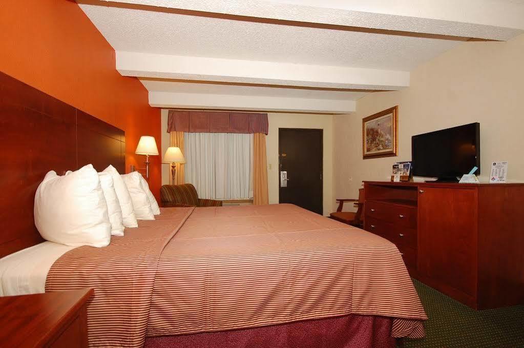 Best Western Montis Inn Saint Robert Exterior photo